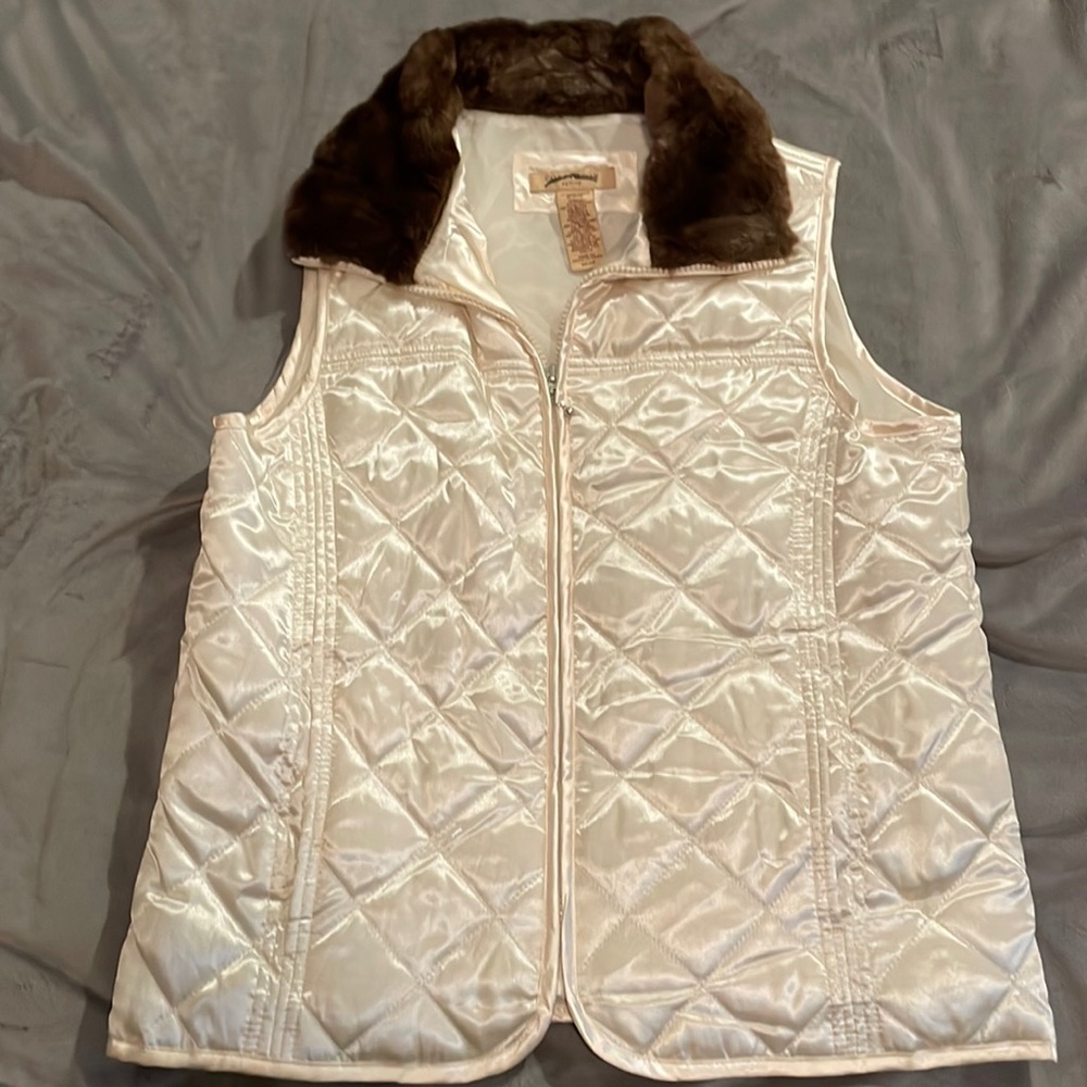 Covington Petite winter vest with fur necking.